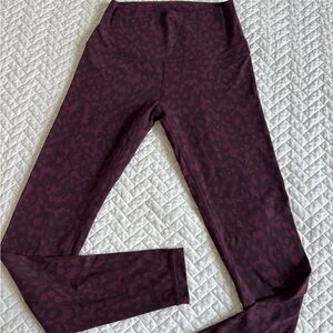 Lululemon ladies size 6 leopard like full length leggings